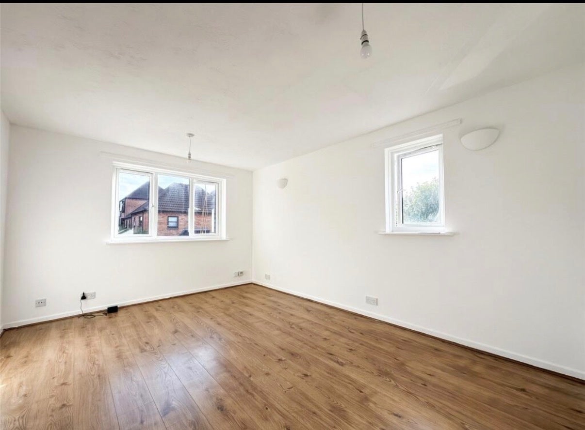 Flat Harrier Way in Greater London