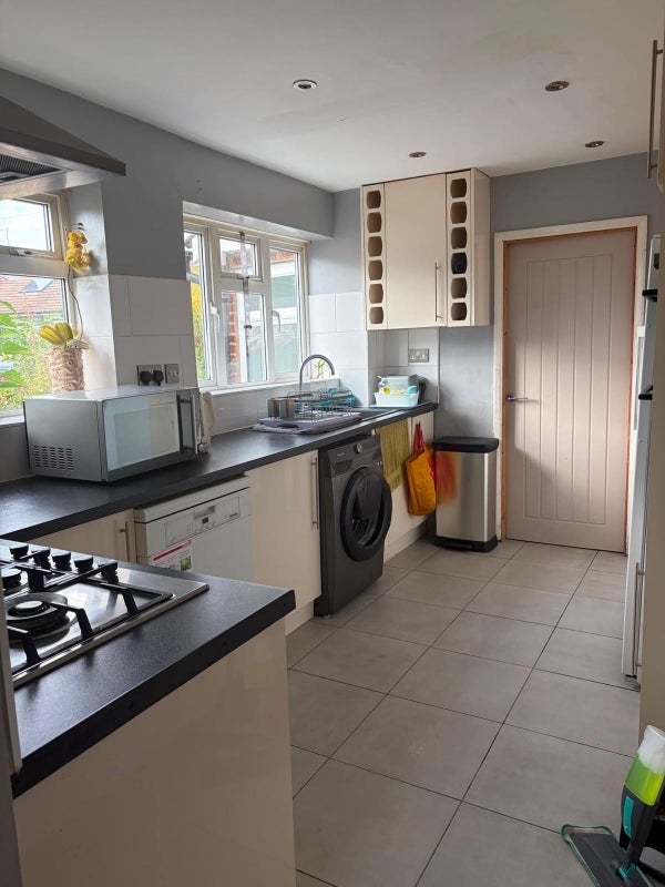 Room Veryan Close in Greater London