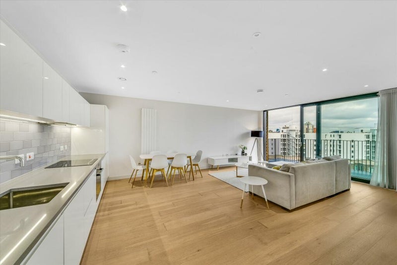 Room Royal Crest Avenue in Greater London