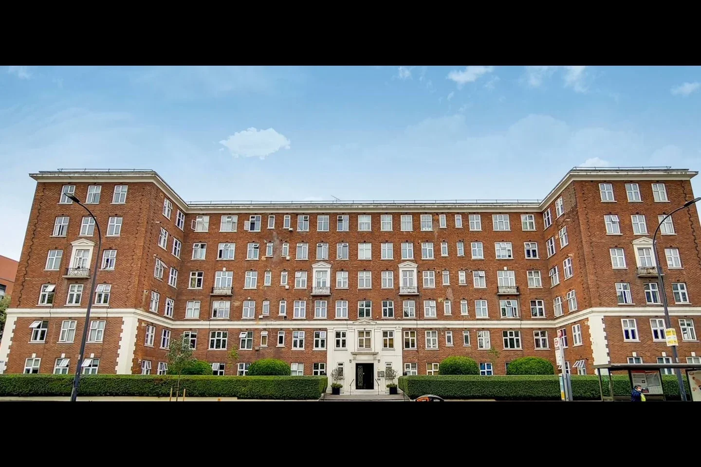 Flat Brixton Hill in Greater London