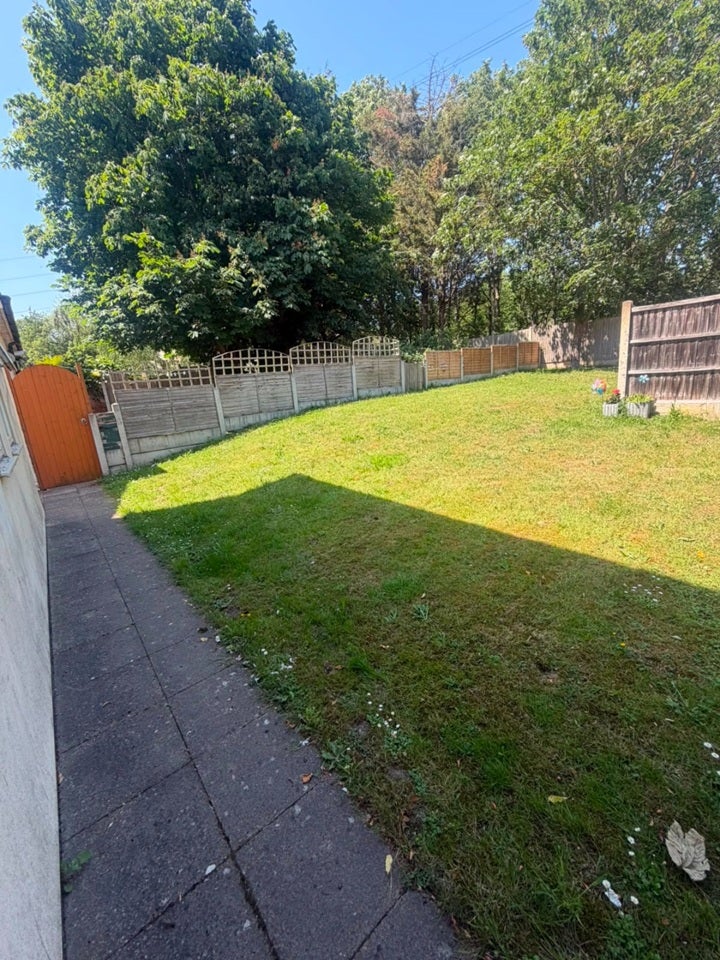 Flat Northumberland Road in Linford