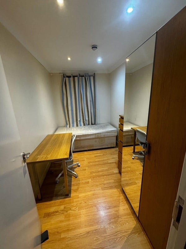 Room Camberwell New Road in Greater London