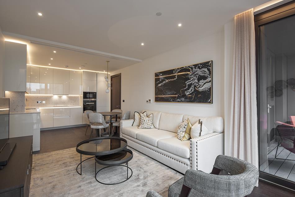 Flat Ponton Road in Greater London