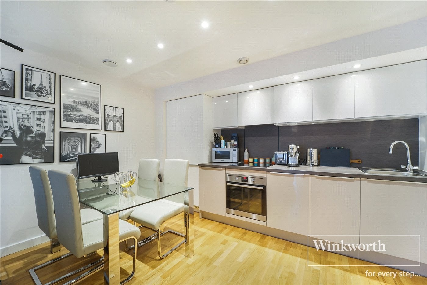 Flat Baltic Avenue in Greater London