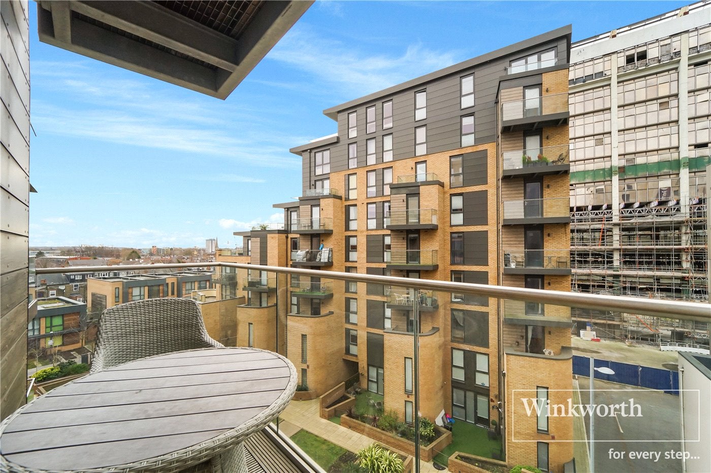Flat Baltic Avenue in Greater London