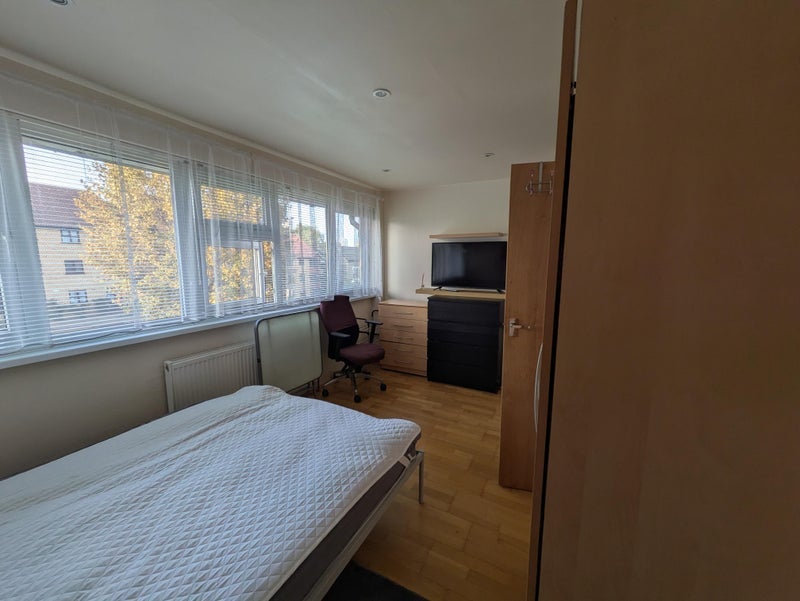 Room Warham Road in Greater London