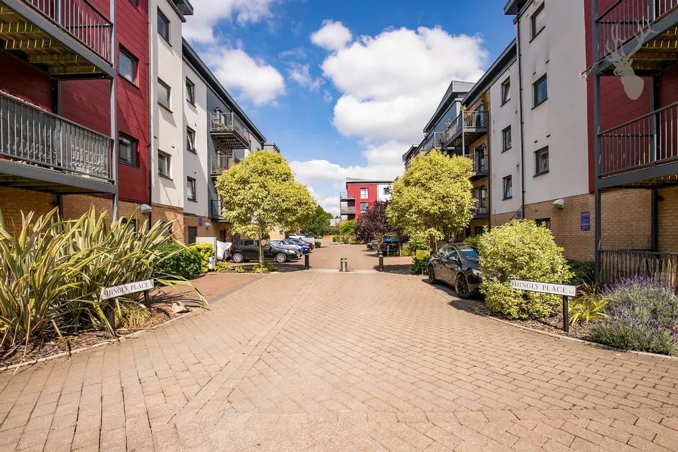 Flat Shingly Place in Greater London