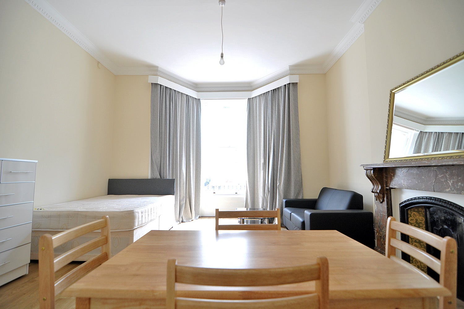 Flat Lexham Mews in Greater London