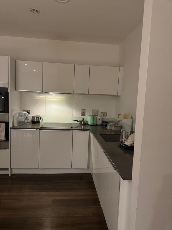 Room Quebec Way in Greater London