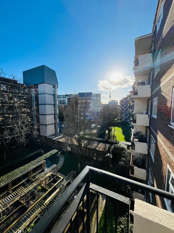 Room Wiltshire Close in Greater London