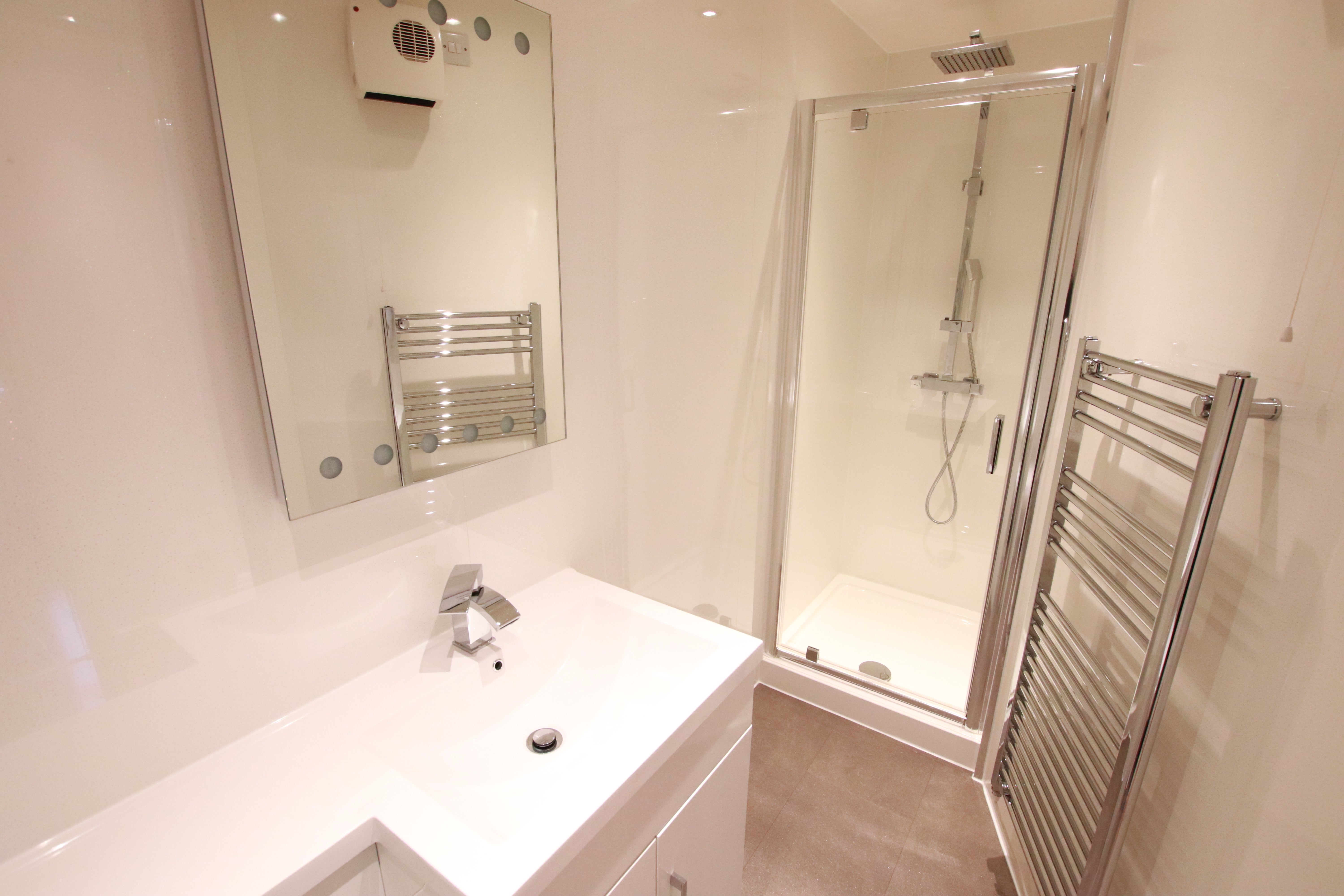 Flat Hughenden Gardens in Glasgow