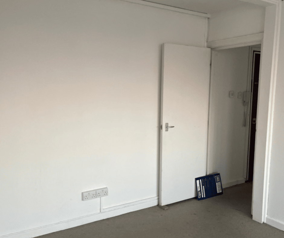 Flat Milburn Lane in Greater London