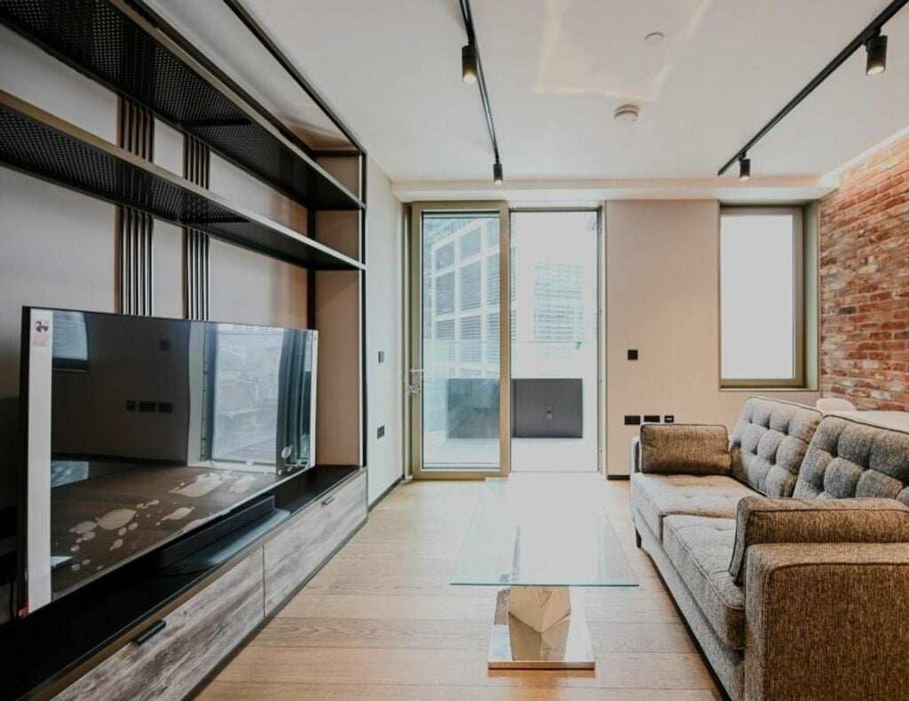 Flat Plough Yard in Greater London