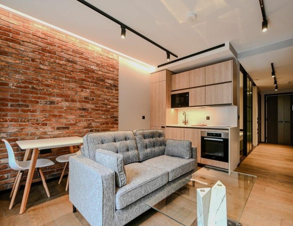 Flat Plough Yard in Greater London