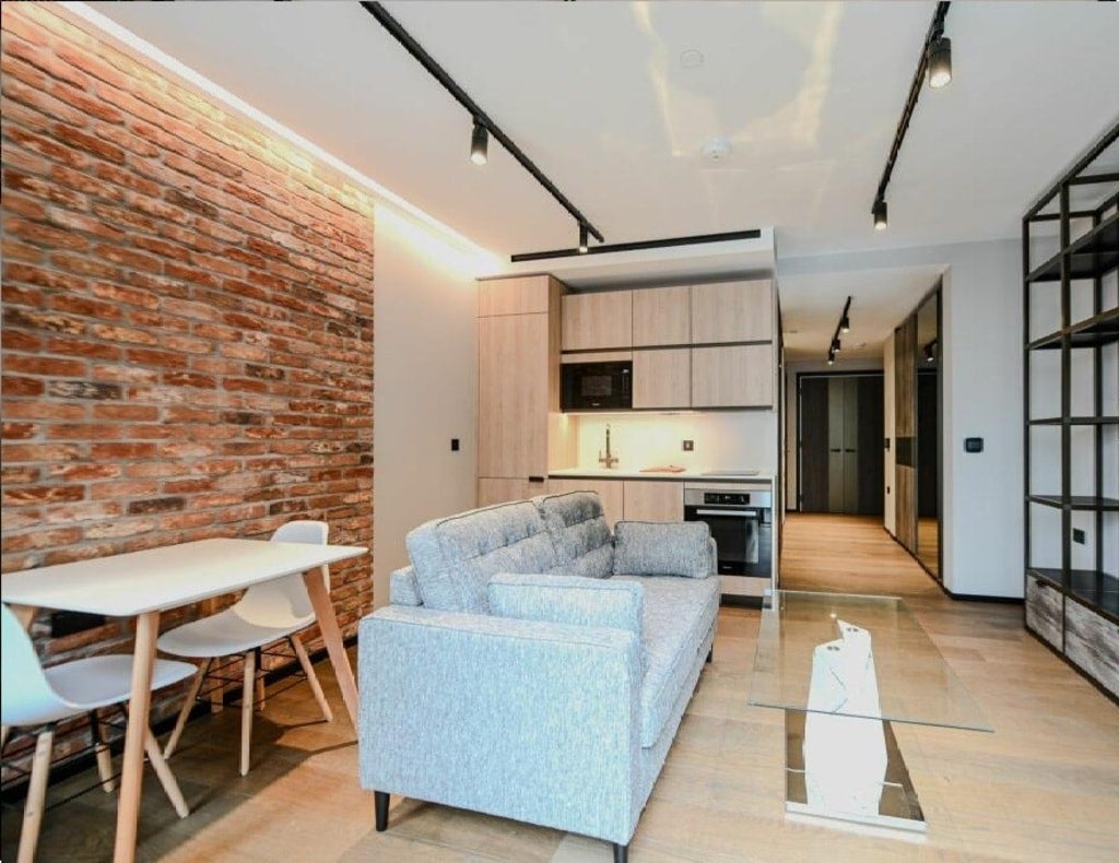 Flat Plough Yard in Greater London