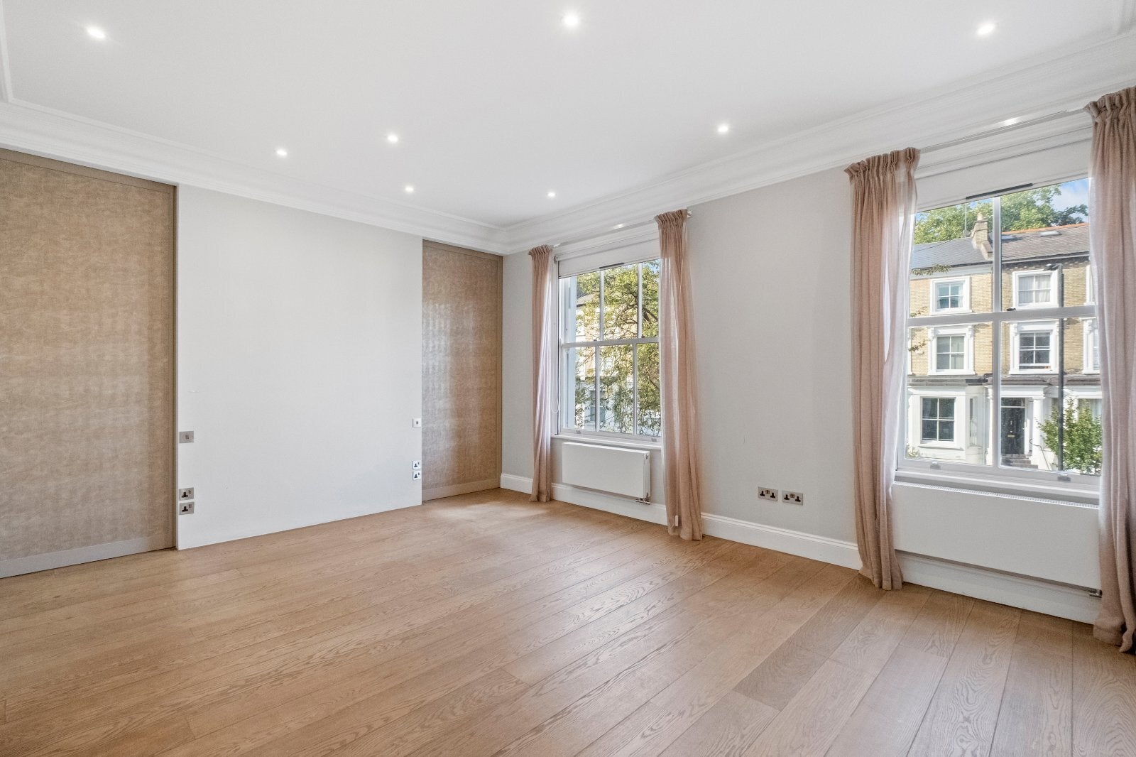 House Warwick Gardens in Greater London