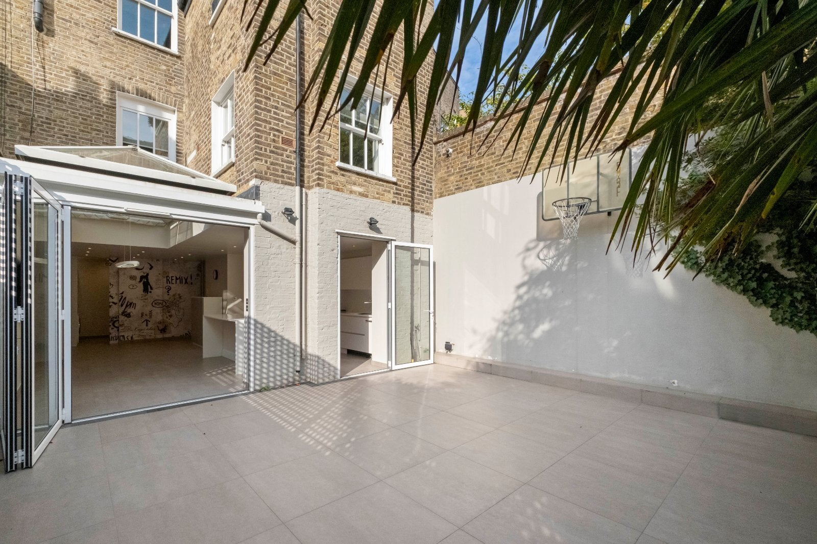 House Warwick Gardens in Greater London