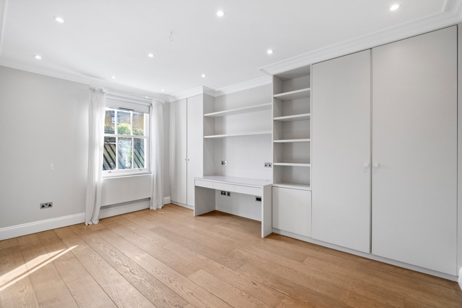House Warwick Gardens in Greater London