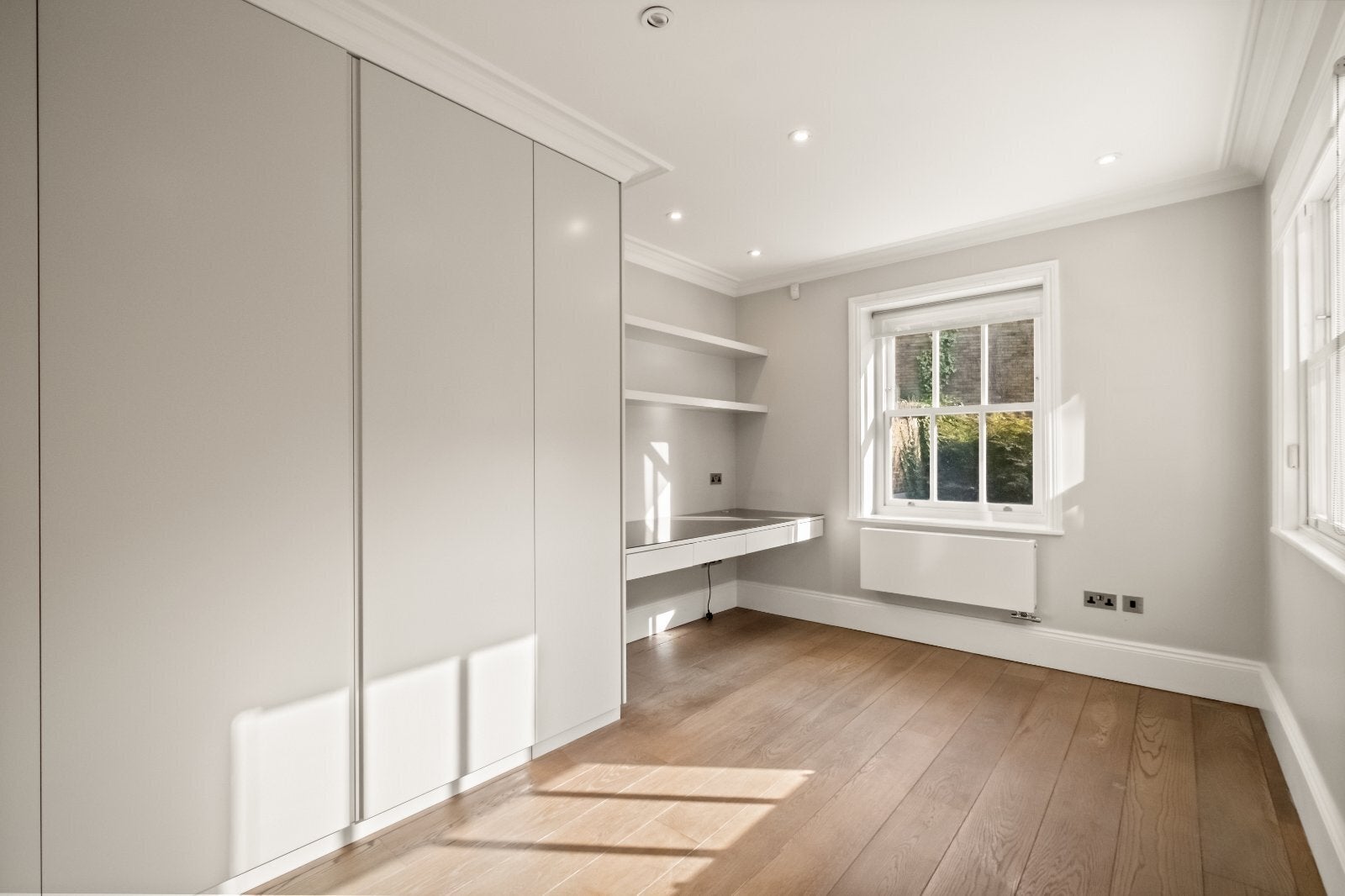 House Warwick Gardens in Greater London