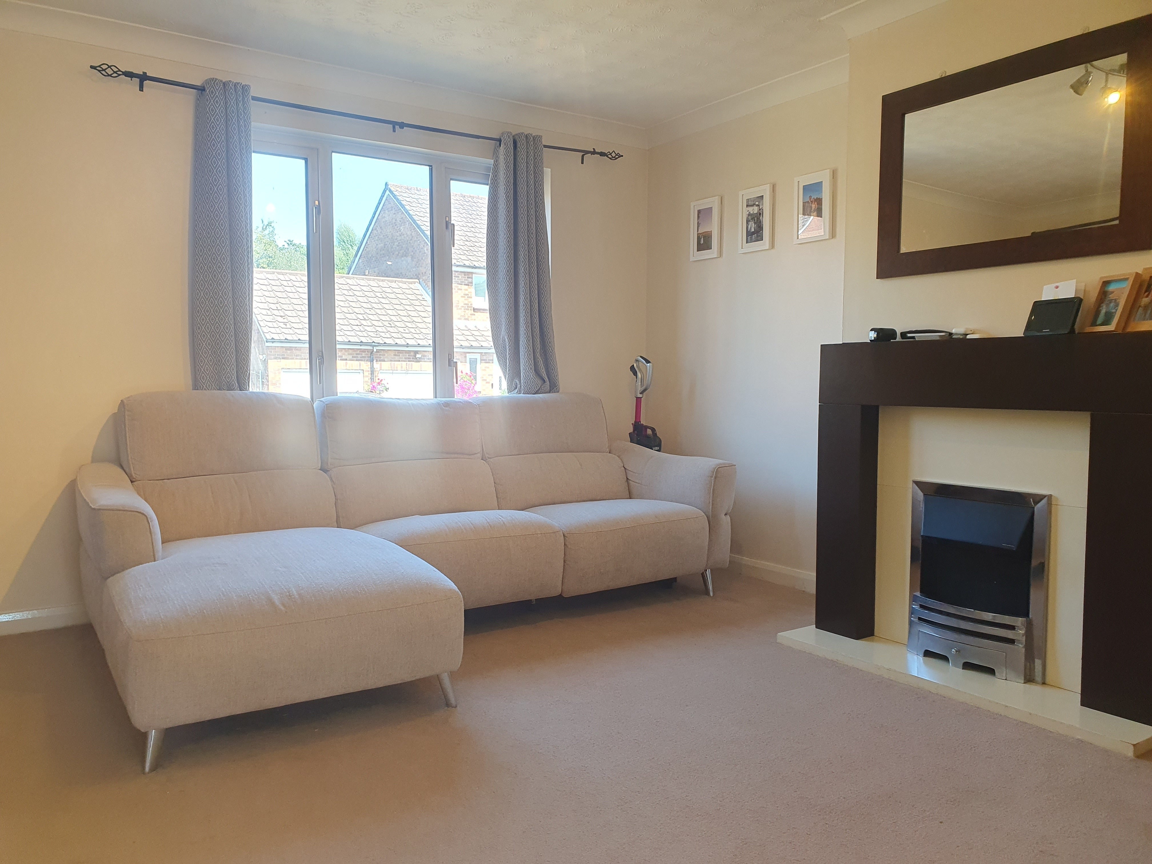 House Salcombe Close in Valley Park