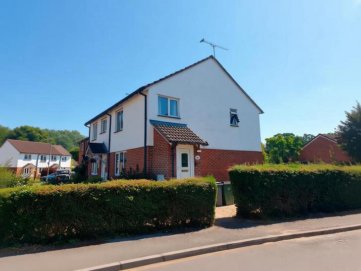 House Salcombe Close in Valley Park