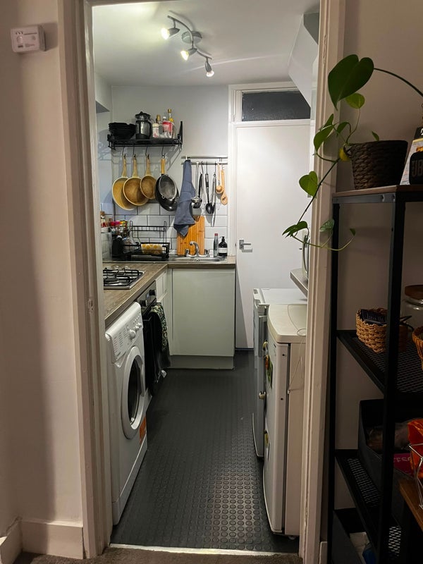 Room Antill Road in Greater London