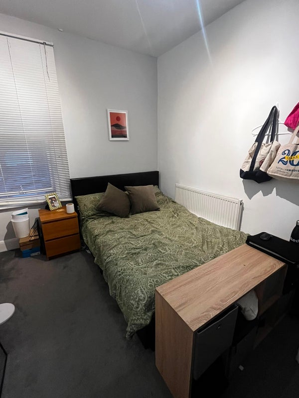 Room Antill Road in Greater London