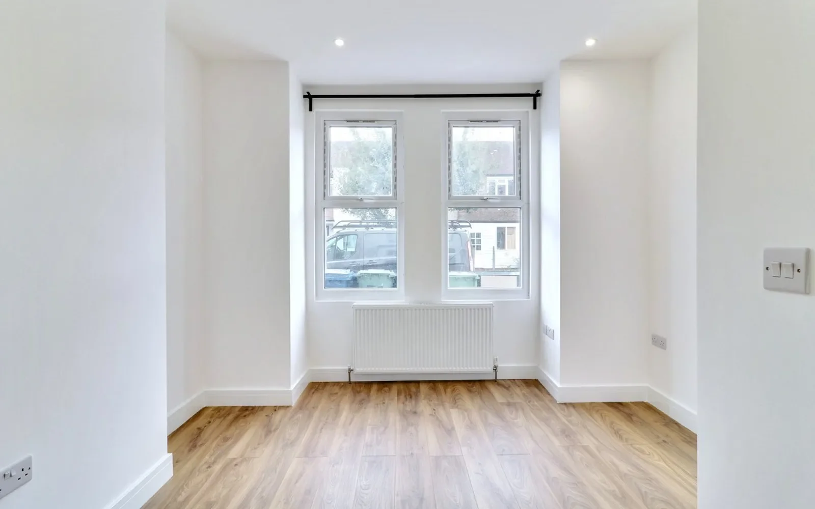 Flat Wellington Road in Greater London