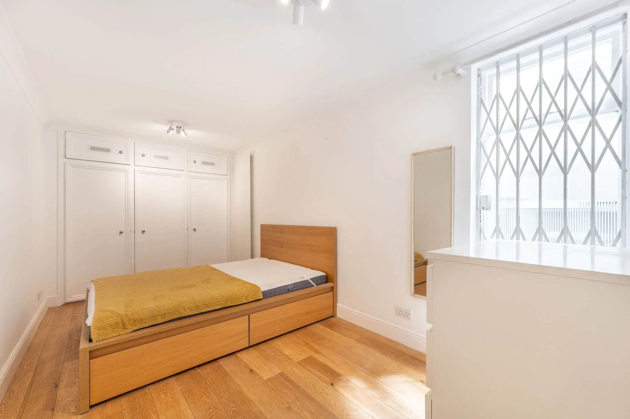 Flat Gloucester Terrace in City of Westminster