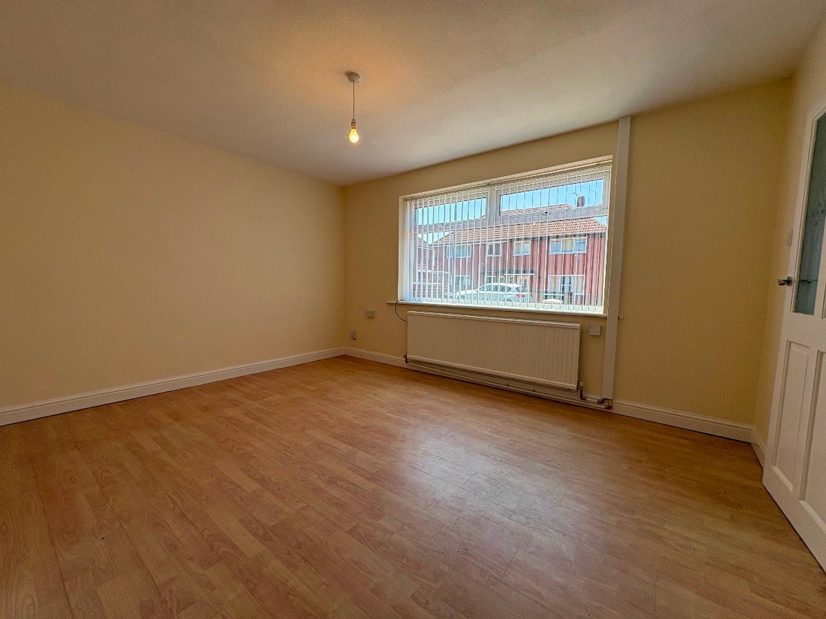 House Aldercroft Avenue in Bolton