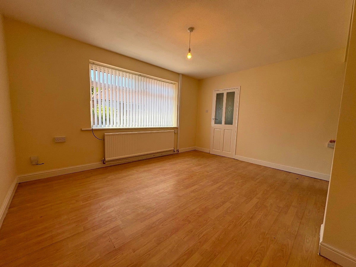 House Aldercroft Avenue in Bolton