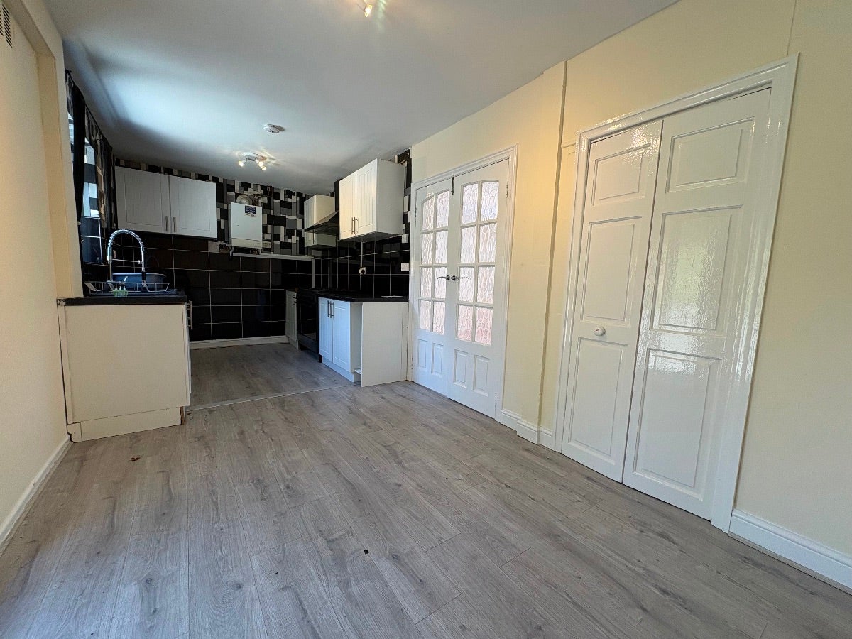 House Aldercroft Avenue in Bolton