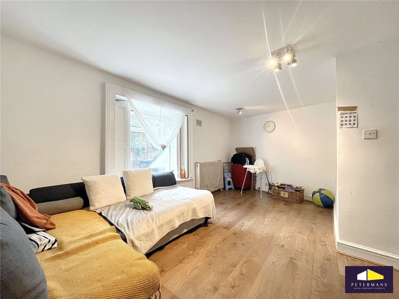 Flat Knollys Road in Greater London
