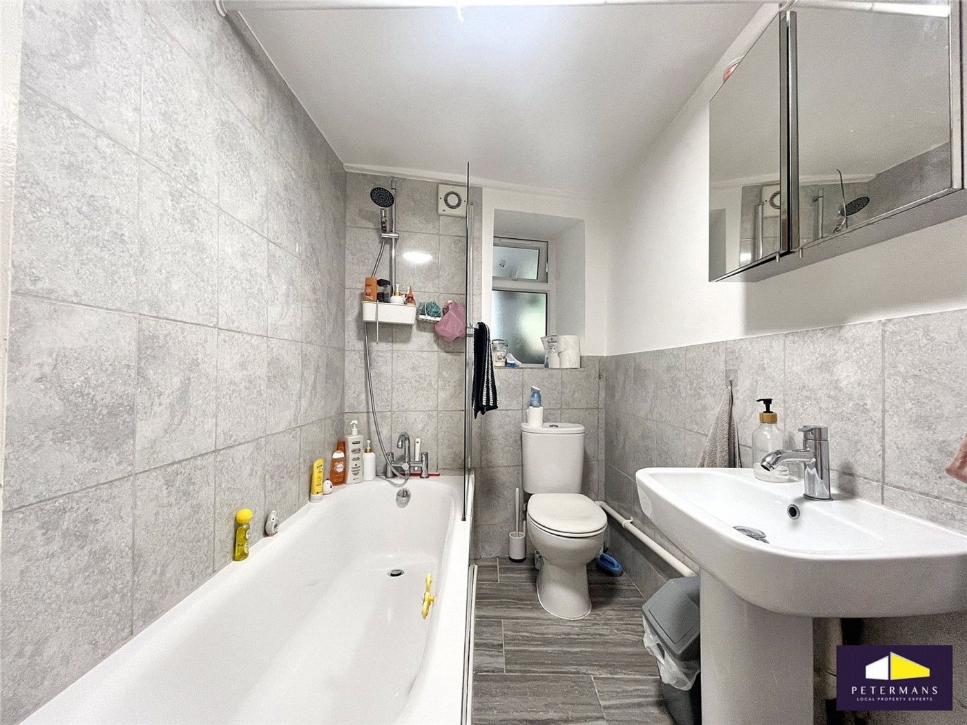 Flat Knollys Road in Greater London