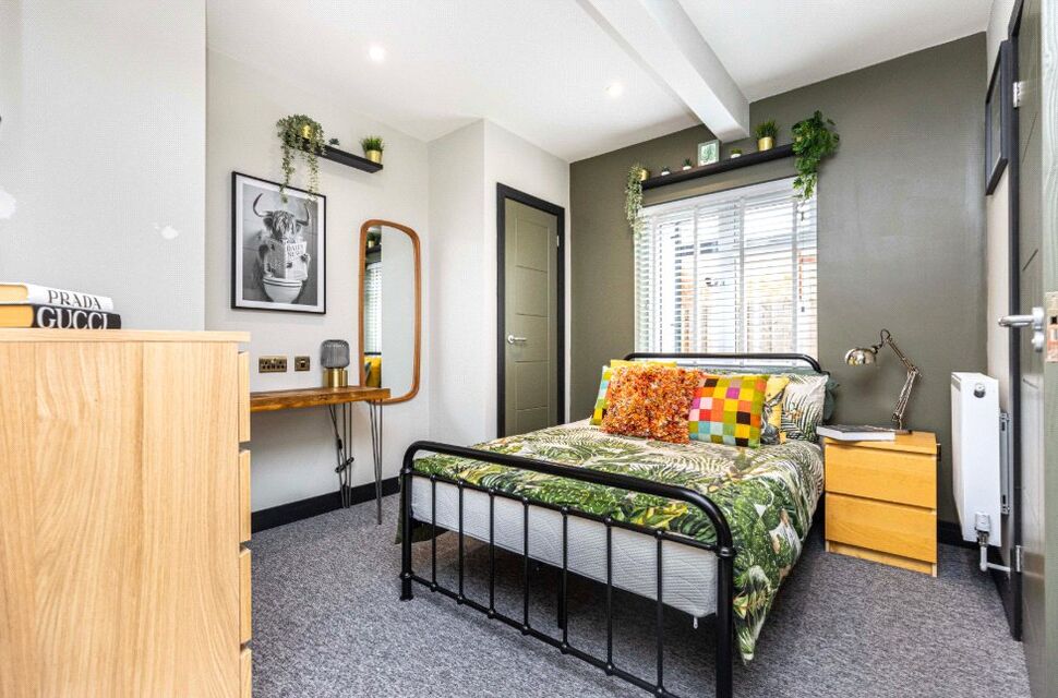 Room Paignton Road in Southampton