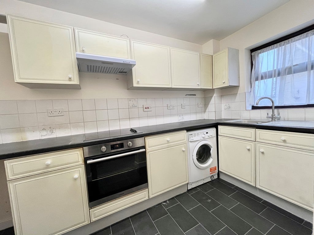 House Frazer Close in Greater London