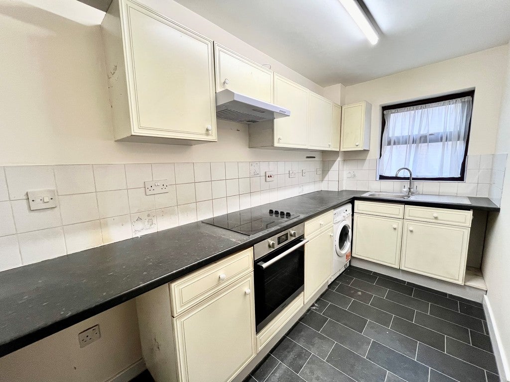 House Frazer Close in Greater London