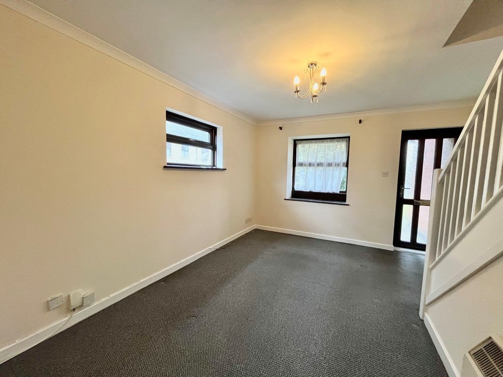 House Frazer Close in Greater London