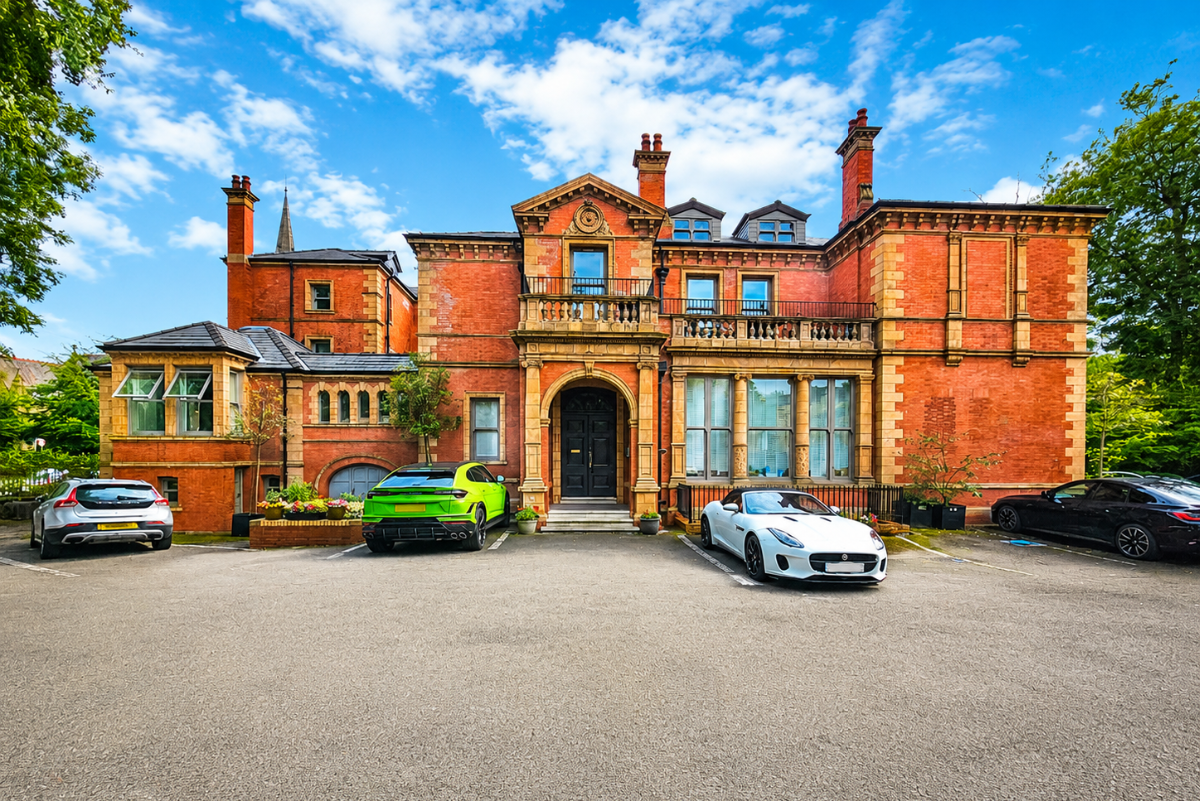 Flat Wilmslow Road in Manchester