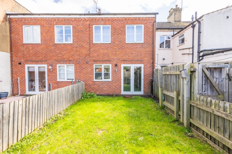 Flat Pinfold Street in Rugby