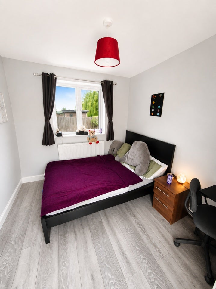 Room St Leonards Gardens in Greater London