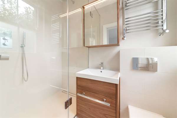 Flat Colehill Gardens in Greater London
