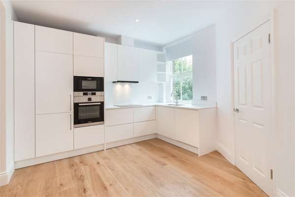 Flat Colehill Gardens in Greater London