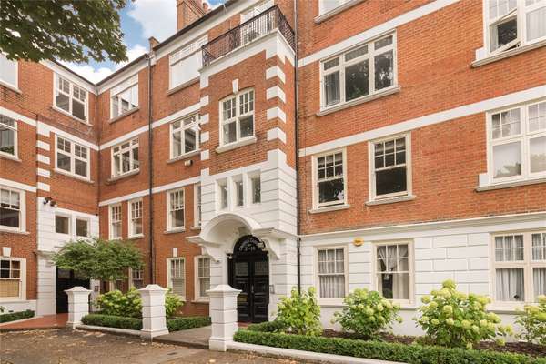 Flat Colehill Gardens in Greater London