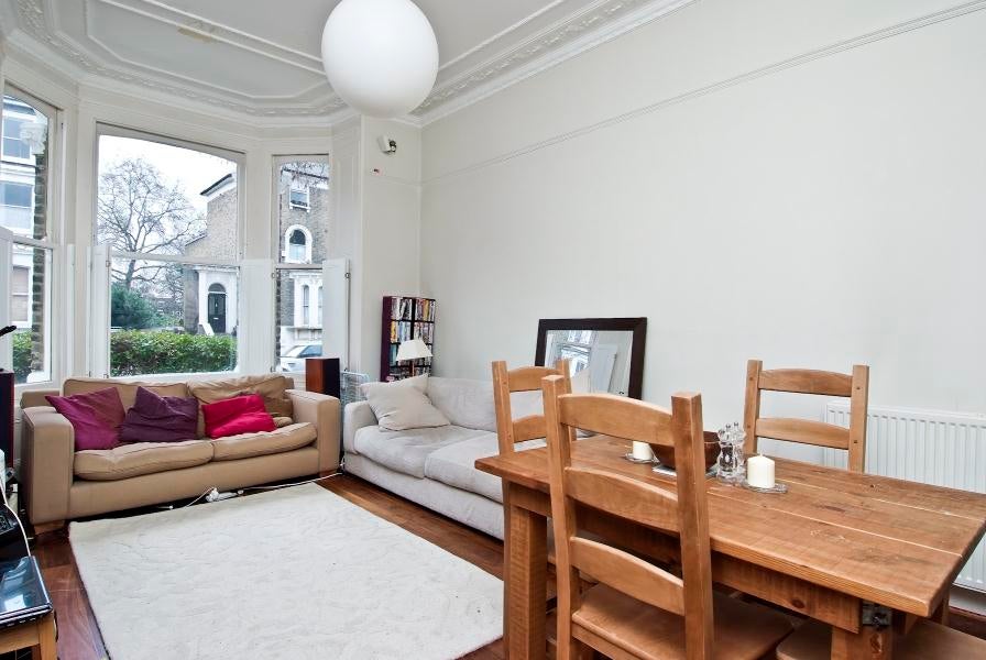 Flat Gauden Road in Greater London