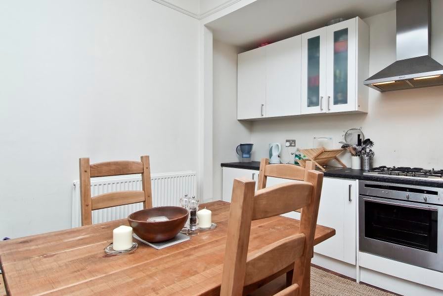 Flat Gauden Road in Greater London