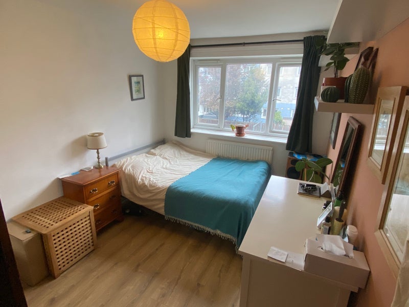 Room Osman Close in Greater London