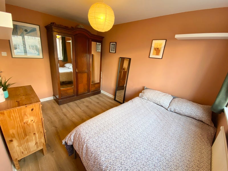 Room Osman Close in Greater London