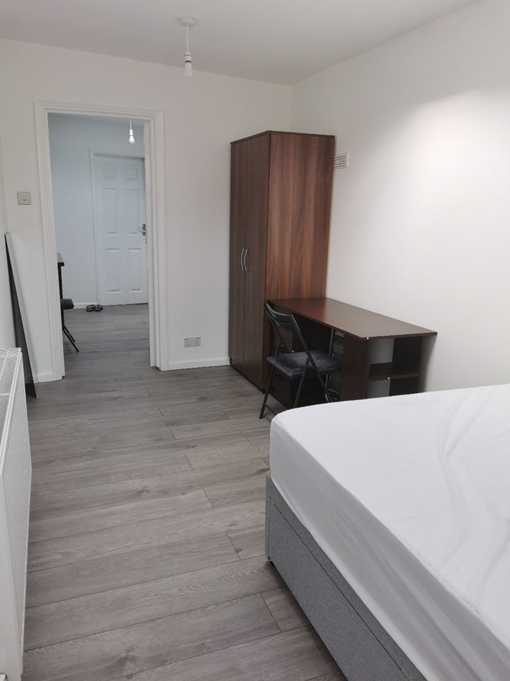 Flat Epsom Road in Greater London