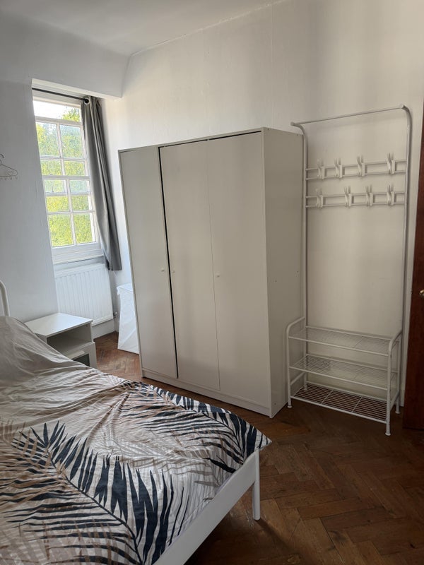 Room Moodkee Street in Greater London
